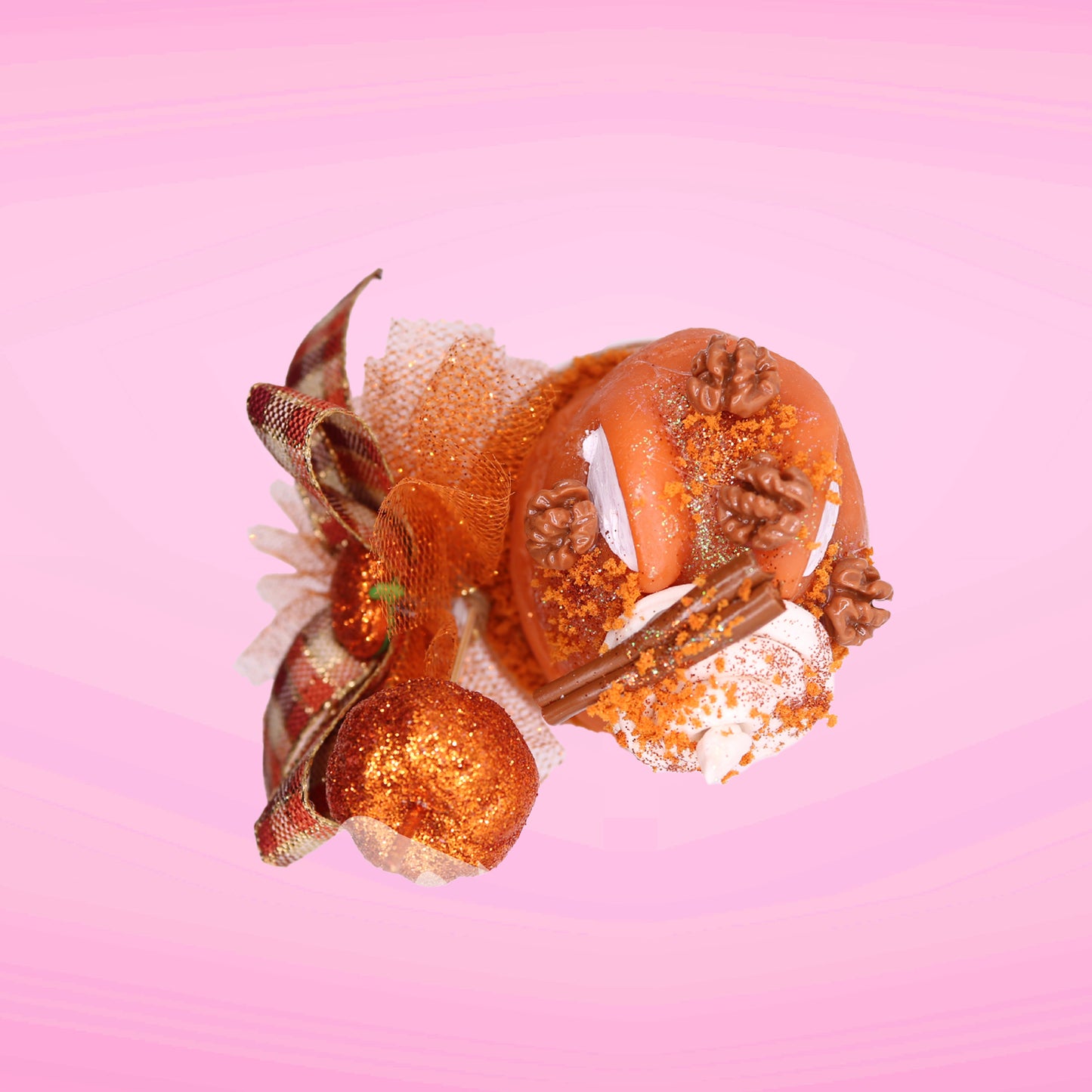 The front of the character card shows the digital art of the Pumpkin Cheesecake sundae with alternating orange and white layers in the dish, with star anise, cinnamon stick, and pumpkin on the top of the orange bunny.